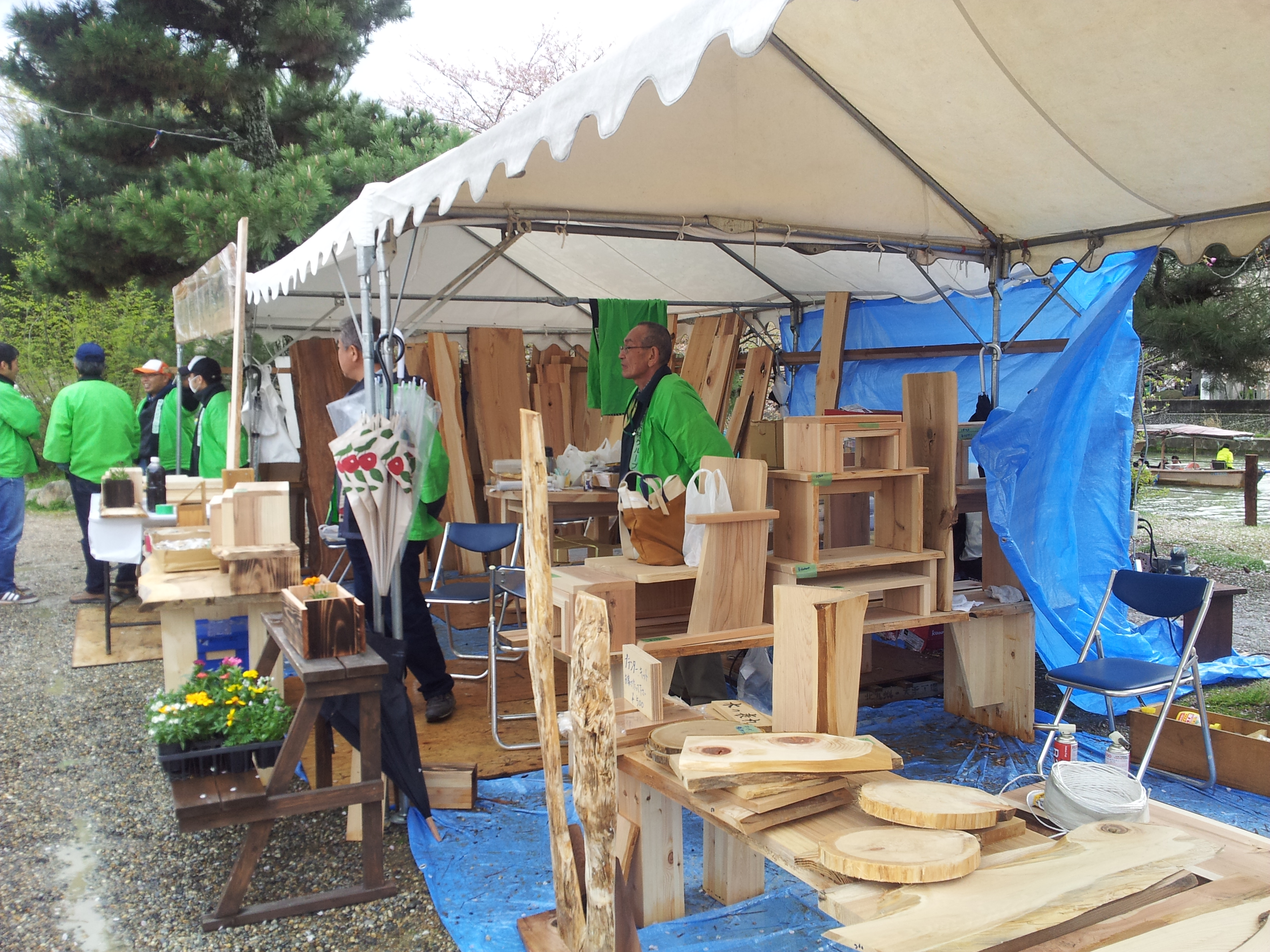 宇治川さくらまつりに城南木材製材組合が出展しました 一般社団法人 京都府木材組合連合会